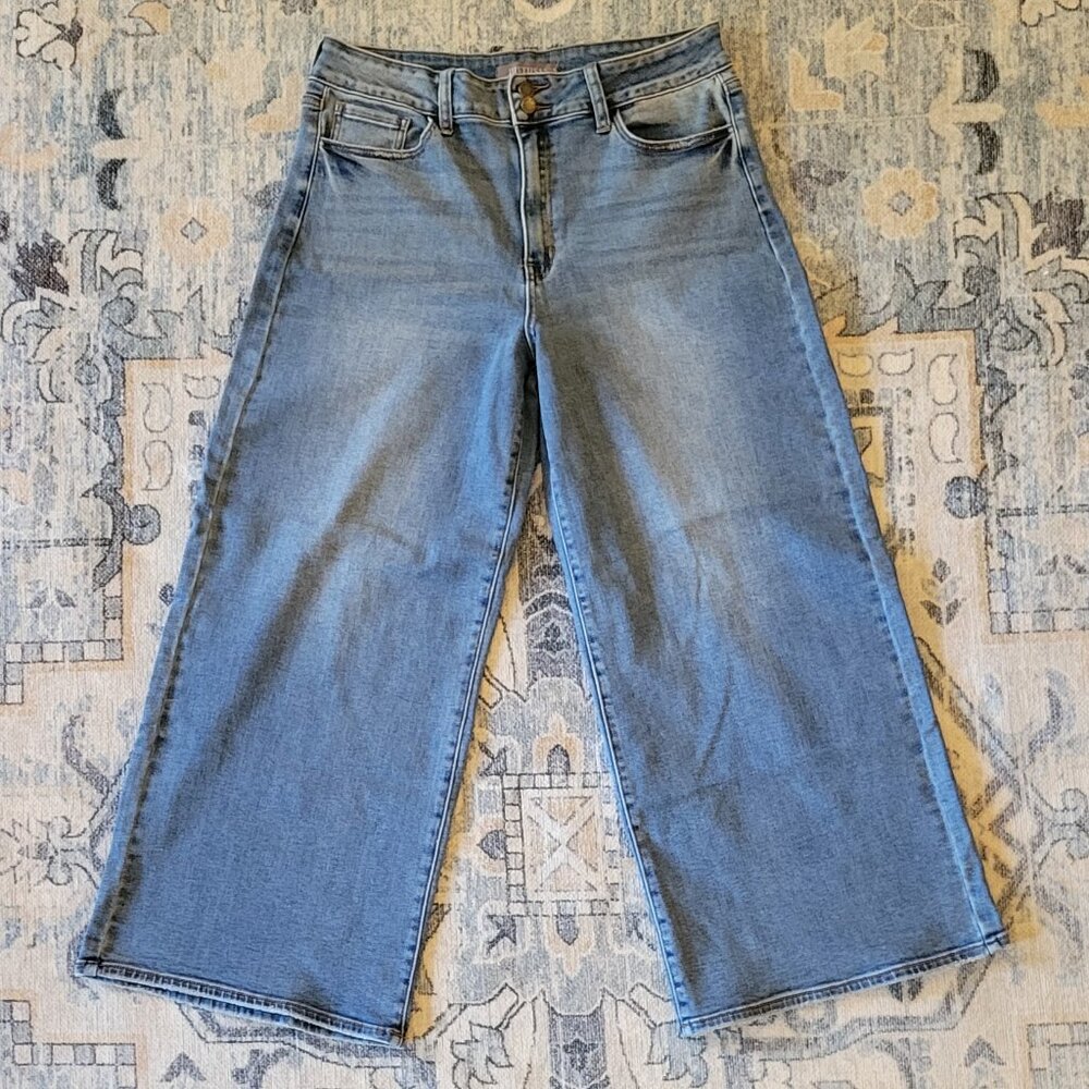 Democracy Ab Tech Itty Bitty Flare Jeans I Size 14 I Cropped I Distressed